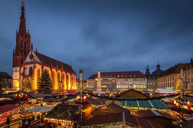 Weihnachtsmarkt Würzburg_c_Rainer Maiores_web.jpg