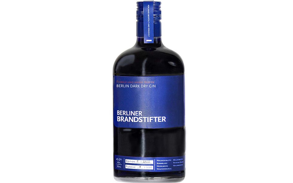 BerlinerBrandstifter_BerlinDarkDryGin_Freisteller_c_Berliner Brandstifter GmbH_web.jpg