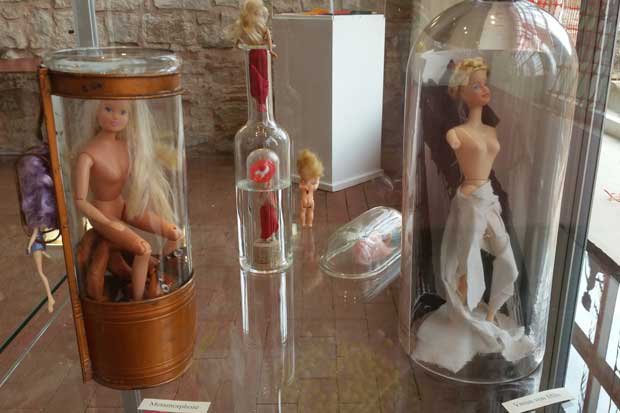Ausstellung: Barbie-Geschichten