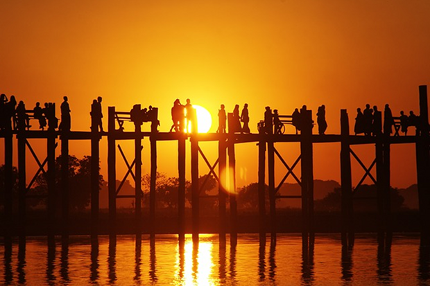 Myanmar Brück Sonnenuntergang Horizont Stock